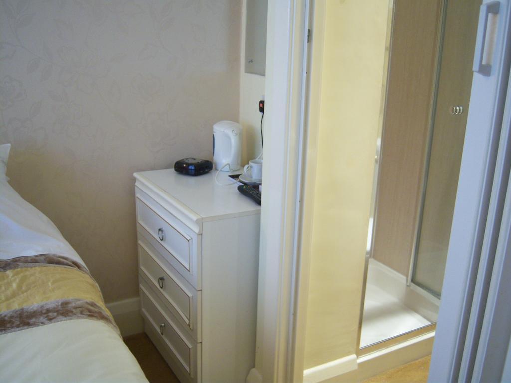 The Hillcrest Hotel Скарбъро Стая снимка