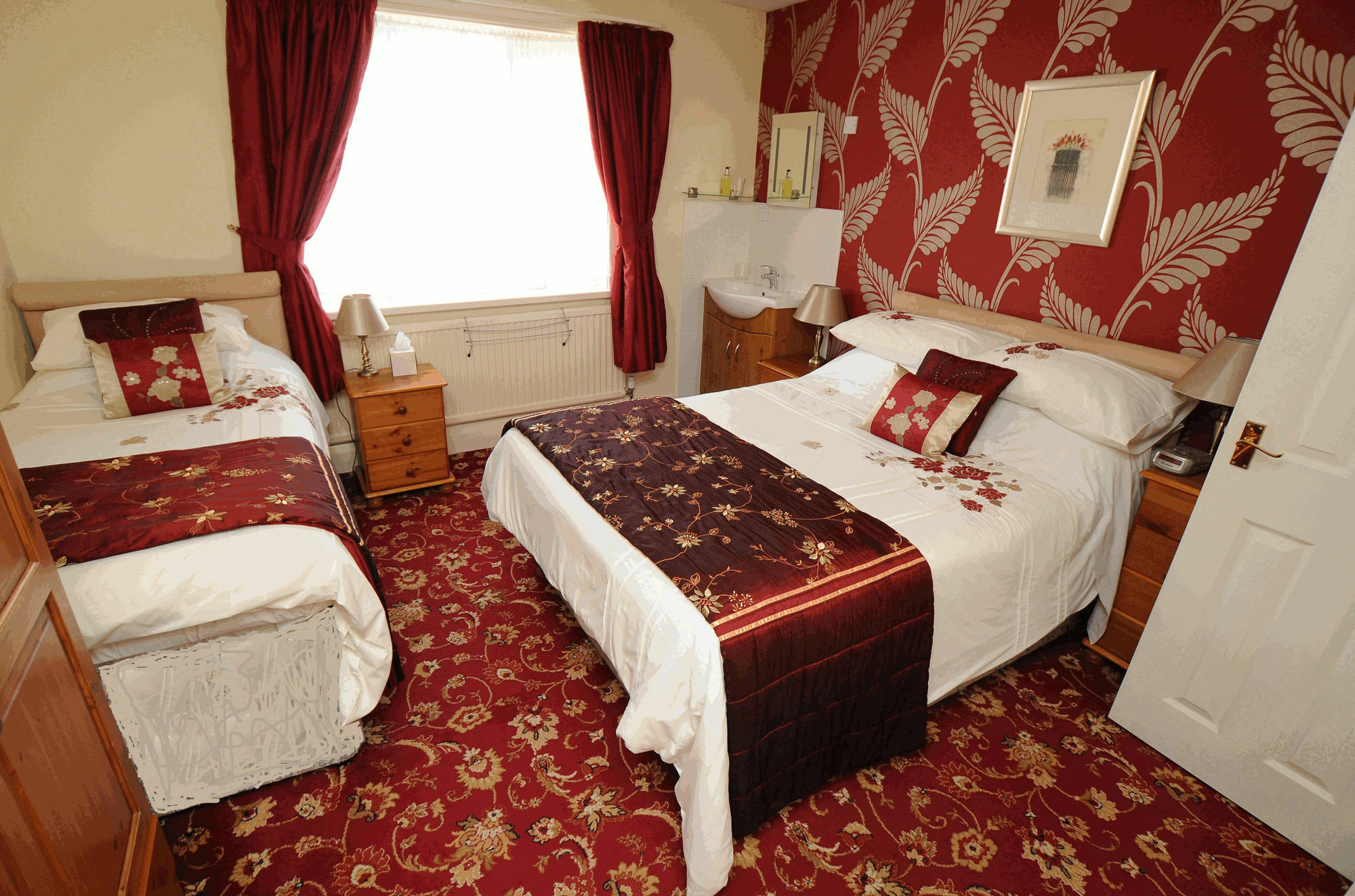 The Hillcrest Hotel Скарбъро Екстериор снимка